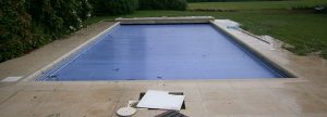 Fuite d'eau dans piscine.